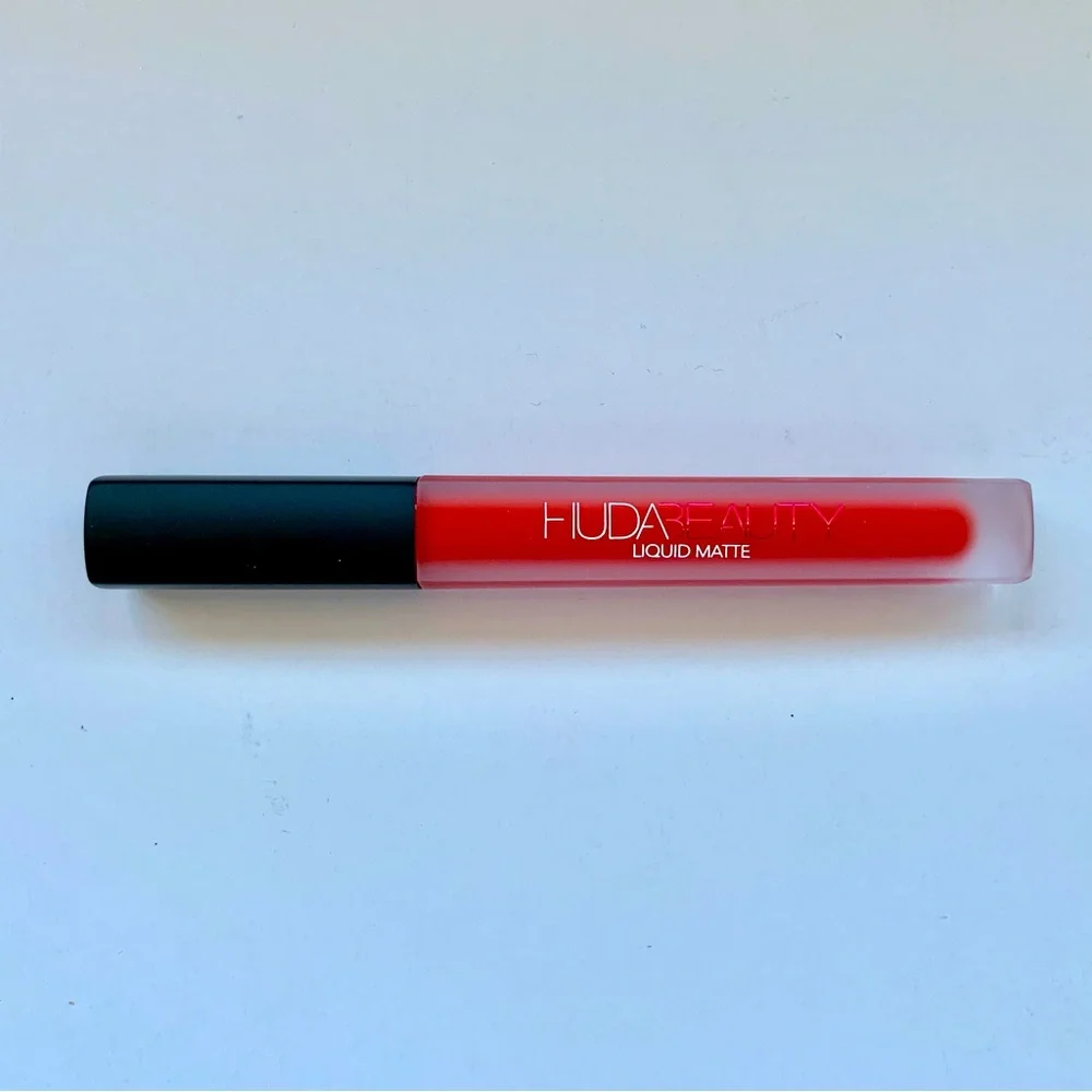 Limited Edition Huda Beauty “Alluring” matte lipstick 💄!! - Picture 4 of 7